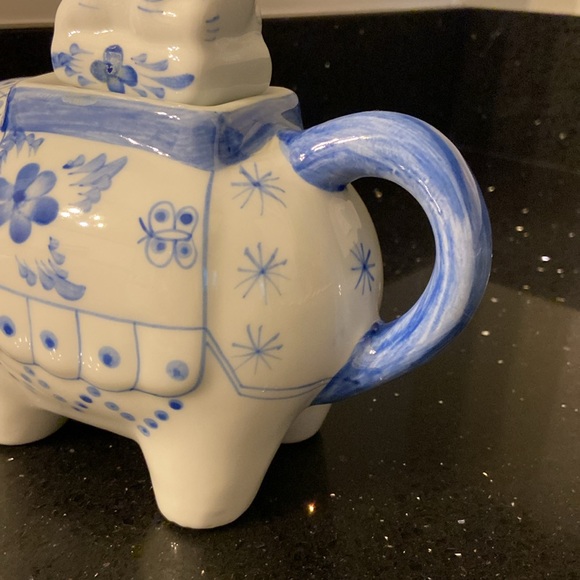 Elephant and Baby: Blue and White Floral Teapot Ceramic & Lid Vintage, Farmhouse - Picture 5 of 13